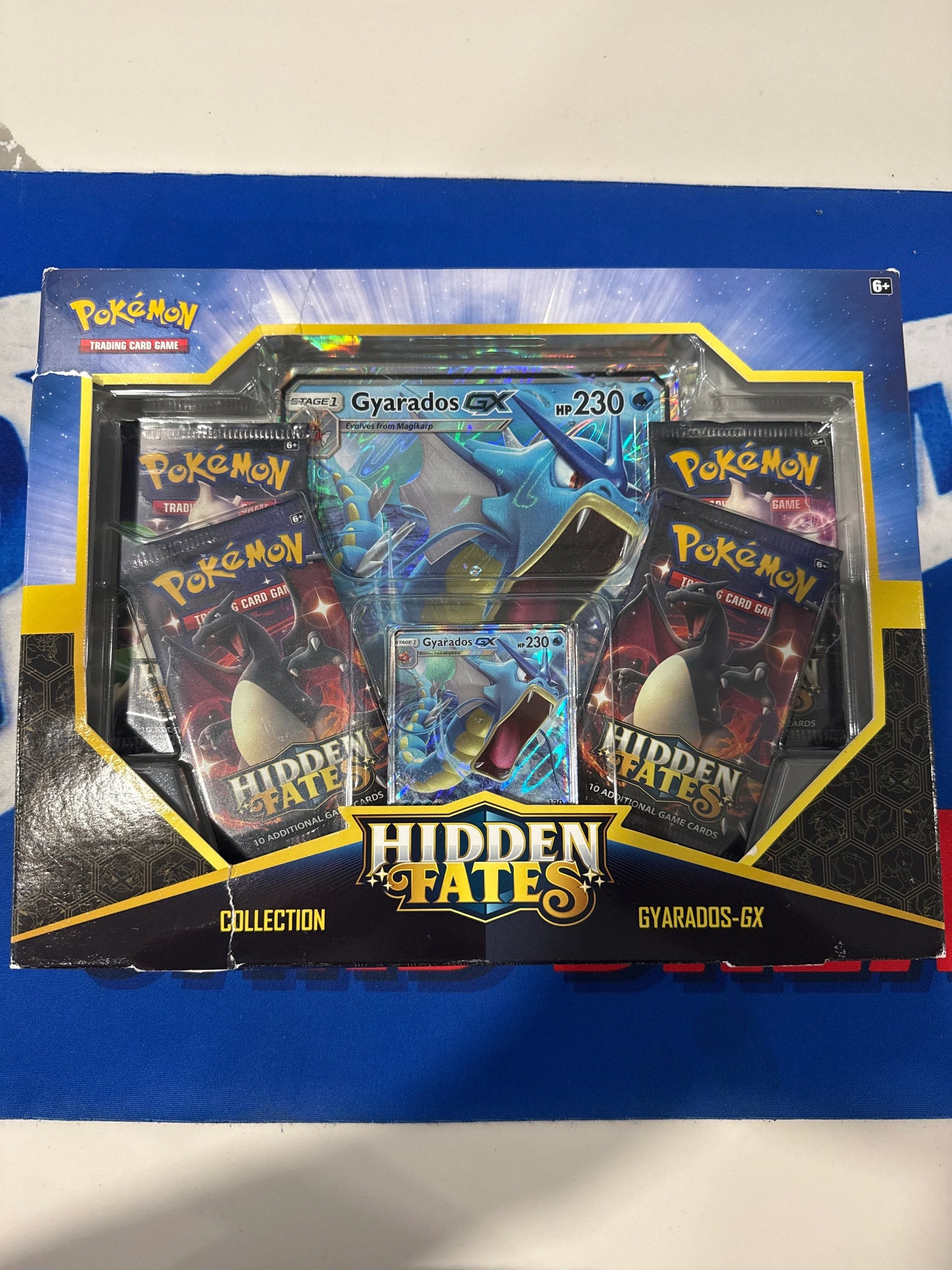 Pokémon Hidden Fates Collection (Gyarados GX)