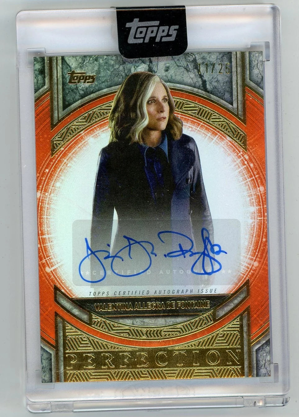 Valentina Allegra de Fontaine (Julia Louis-Dreyfus) 2025 Topps Marvel The Collector Perfection auto orange (encased) #'d 11/25